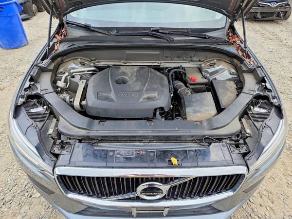2018 VOLVO XC60 Momentum