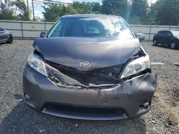 2012 TOYOTA SIENNA
