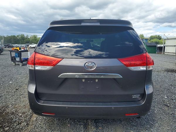 2012 TOYOTA SIENNA