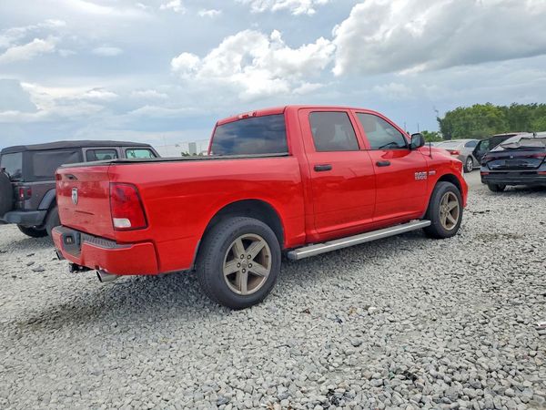 2015 RAM 1500 ST CREW CAB 4X2