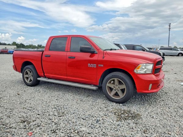 2015 RAM 1500 ST CREW CAB 4X2