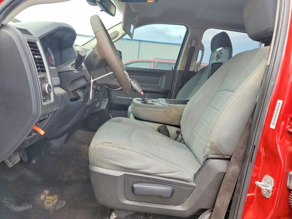 2015 RAM 1500 ST CREW CAB 4X2