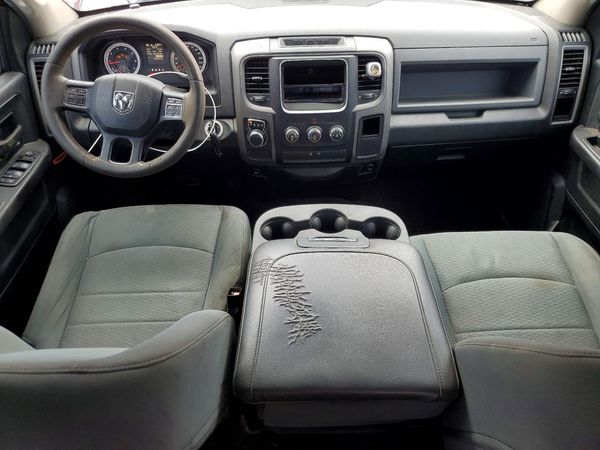 2015 RAM 1500 ST CREW CAB 4X2