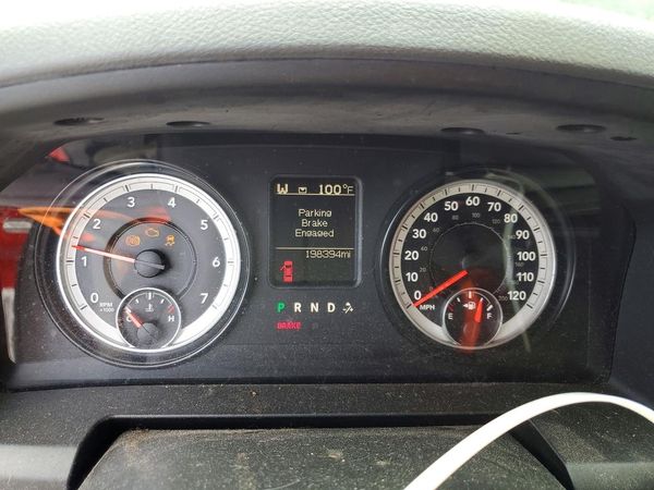 2015 RAM 1500 ST CREW CAB 4X2