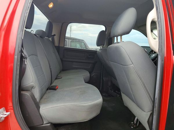 2015 RAM 1500 ST CREW CAB 4X2