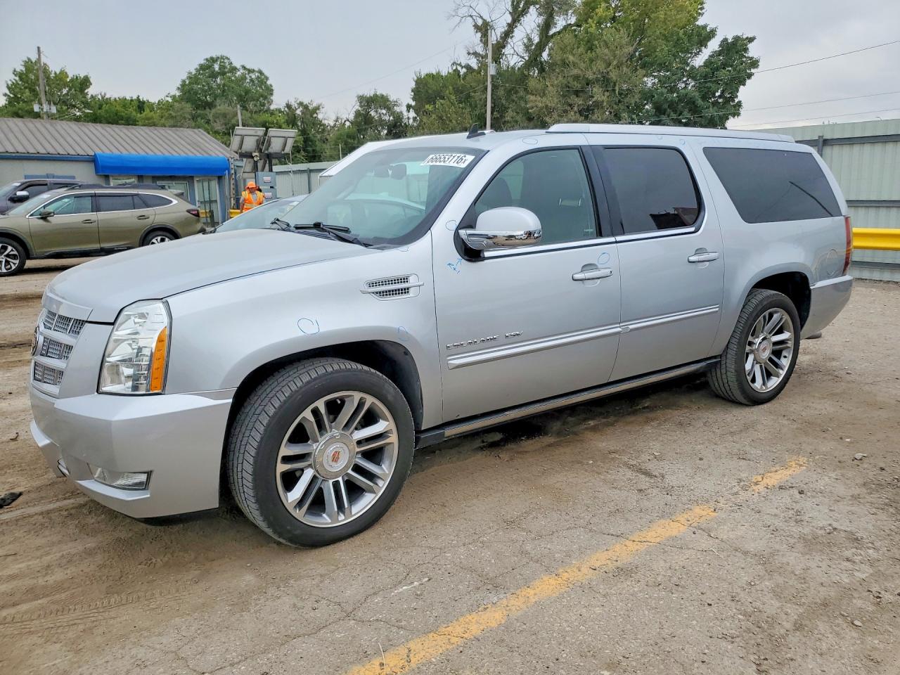 2013 CADILLAC ESCALADE ESV Premium
