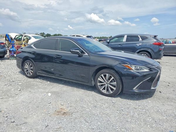 2020 LEXUS ES300 300h Premium — Passenger 3/4