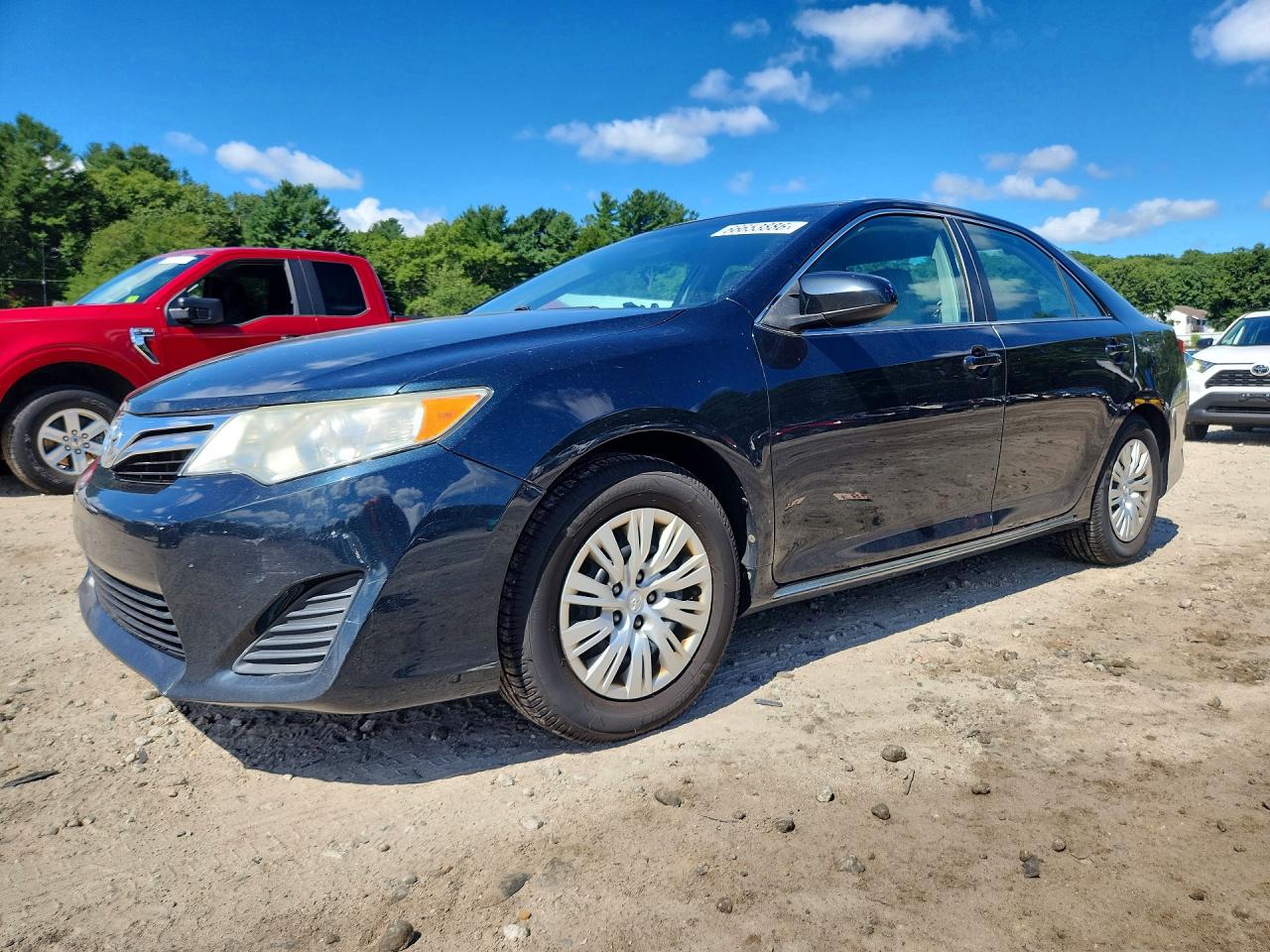 2014 TOYOTA CAMRY — Front 3/4