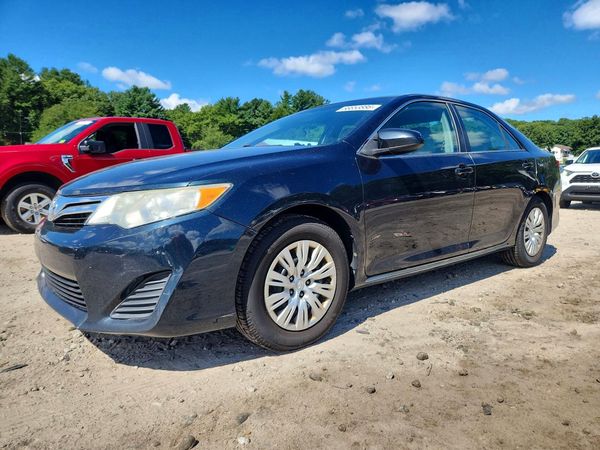 2014 TOYOTA CAMRY — Front 3/4