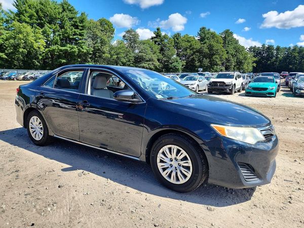 2014 TOYOTA CAMRY — Passenger 3/4