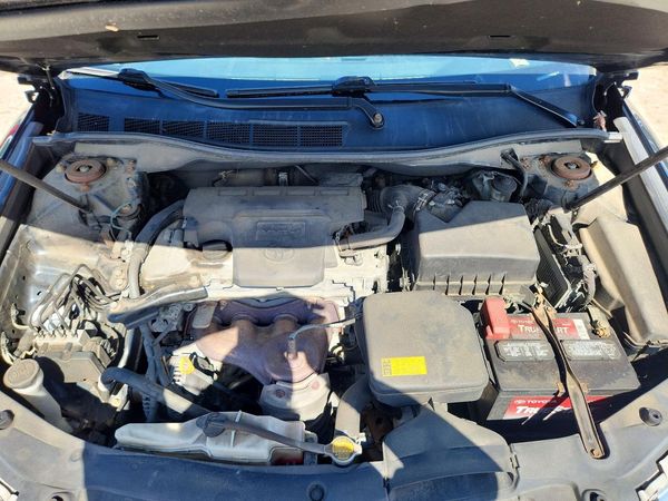 2014 TOYOTA CAMRY — Engine bay