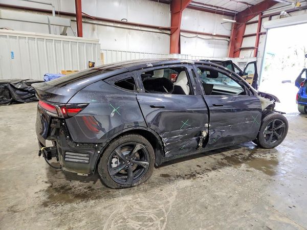 2026 TESLA MODEL Y