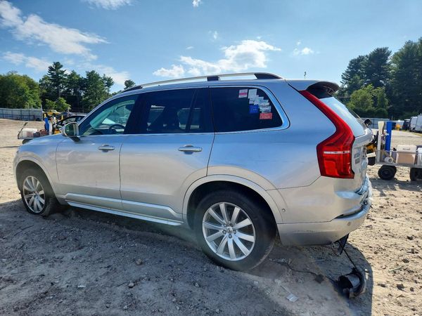 2018 VOLVO XC90 Momentum