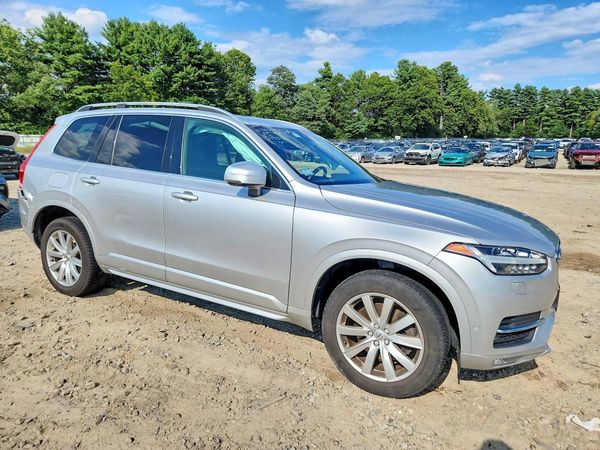 2018 VOLVO XC90 Momentum