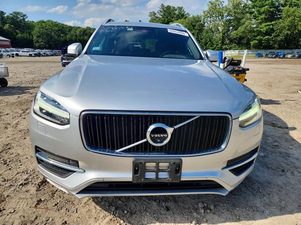 2018 VOLVO XC90 Momentum
