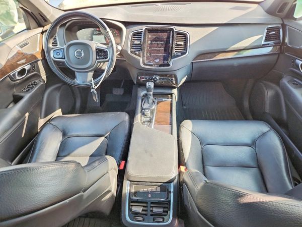 2018 VOLVO XC90 Momentum
