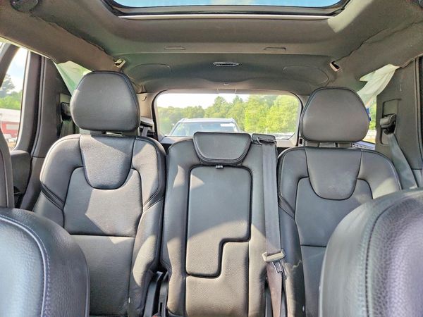 2018 VOLVO XC90 Momentum