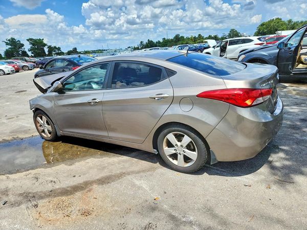 2013 HYUNDAI ELANTRA