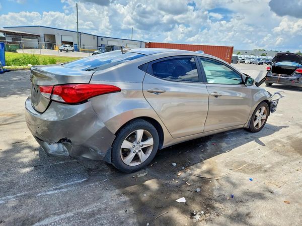 2013 HYUNDAI ELANTRA