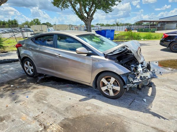 2013 HYUNDAI ELANTRA