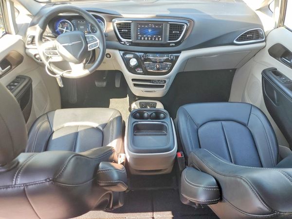 2021 CHRYSLER VOYAGER LXI