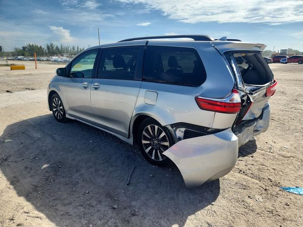 2019 TOYOTA SIENNA