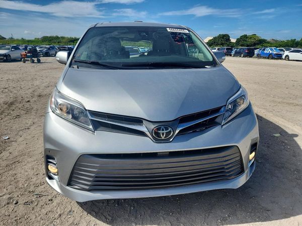 2019 TOYOTA SIENNA