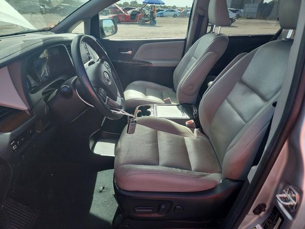 2019 TOYOTA SIENNA