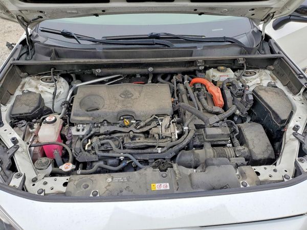 2019 TOYOTA RAV4 XSE HV 4WD — Engine bay