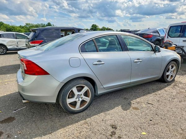 2013 VOLVO S60