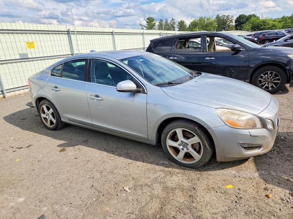 2013 VOLVO S60