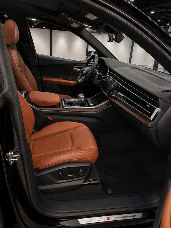 2021 AUDI Q8 quattro Premium Plus