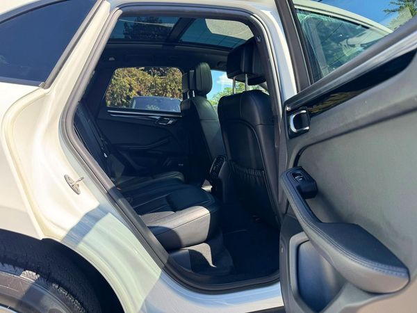 2020 PORSCHE MACAN