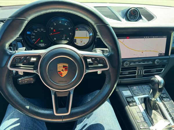 2020 PORSCHE MACAN