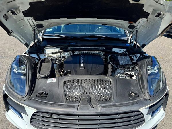 2020 PORSCHE MACAN