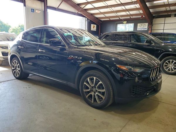 2017 MASERATI LEVANTE — Passenger 3/4
