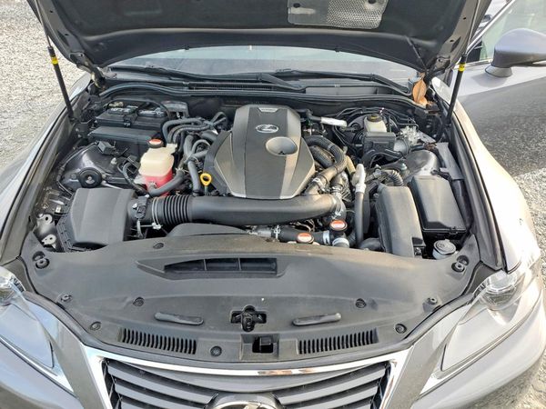 2016 LEXUS IS 200t