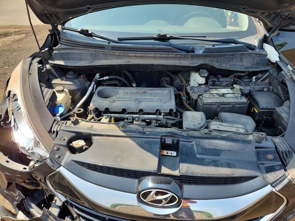 2013 HYUNDAI TUCSON — Engine bay