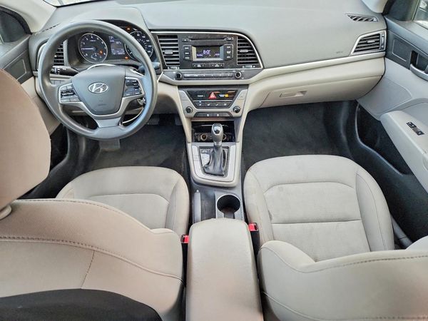 2017 HYUNDAI ELANTRA SE Base