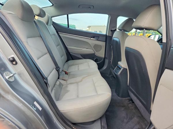 2017 HYUNDAI ELANTRA SE Base