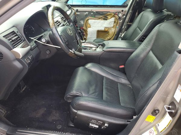 2017 LEXUS LS — DENT