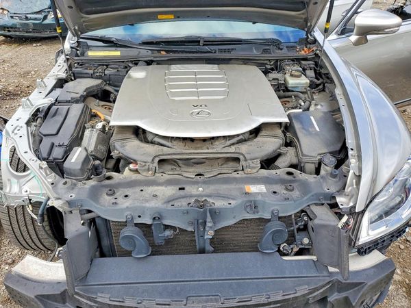 2017 LEXUS LS — Engine bay