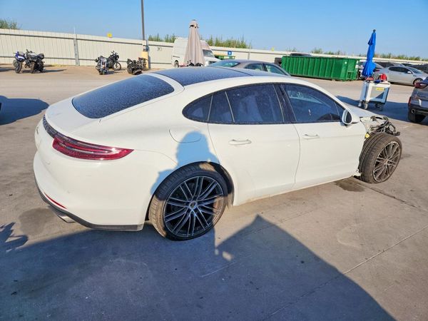 2018 PORSCHE PANAMERA