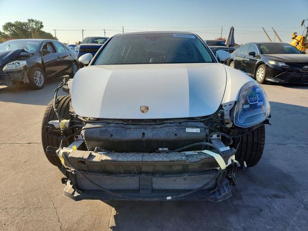 2018 PORSCHE PANAMERA