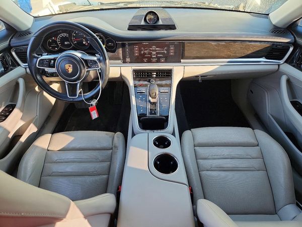 2018 PORSCHE PANAMERA