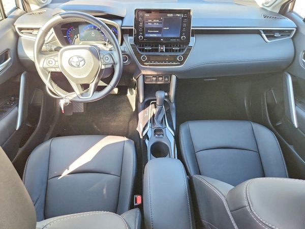 2022 TOYOTA COROLLA CROSS XLE