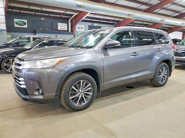 2017 TOYOTA HIGHLANDER SE/XLE — Front 3/4