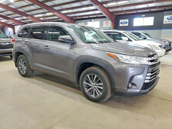 2017 TOYOTA HIGHLANDER SE/XLE — Passenger 3/4