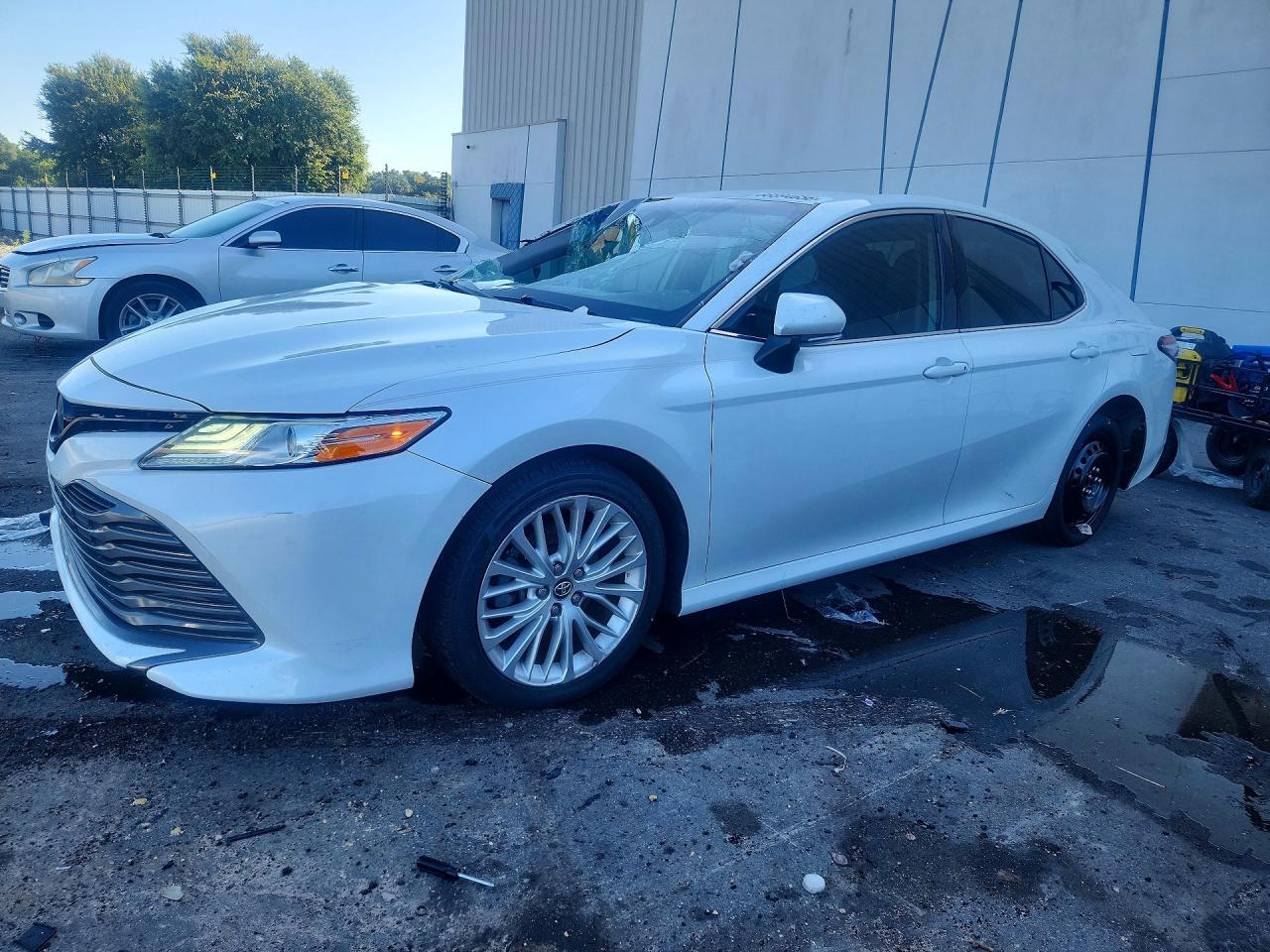 2020 TOYOTA CAMRY XLE