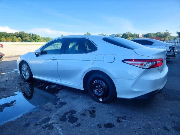 2020 TOYOTA CAMRY XLE